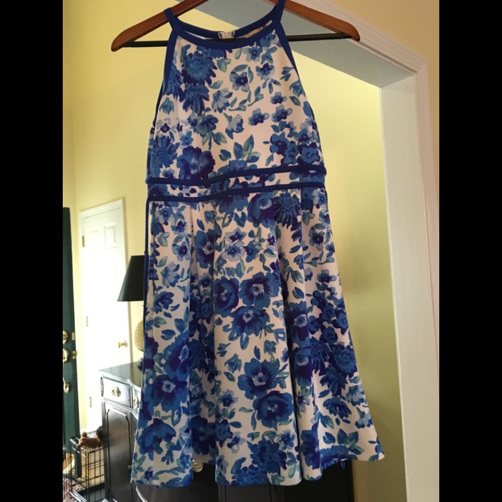 Cute sundress!